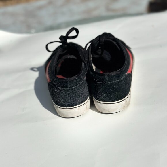 Size 10.5 - Nike Toki Low Black and Crimson Red - Picture 6 of 10